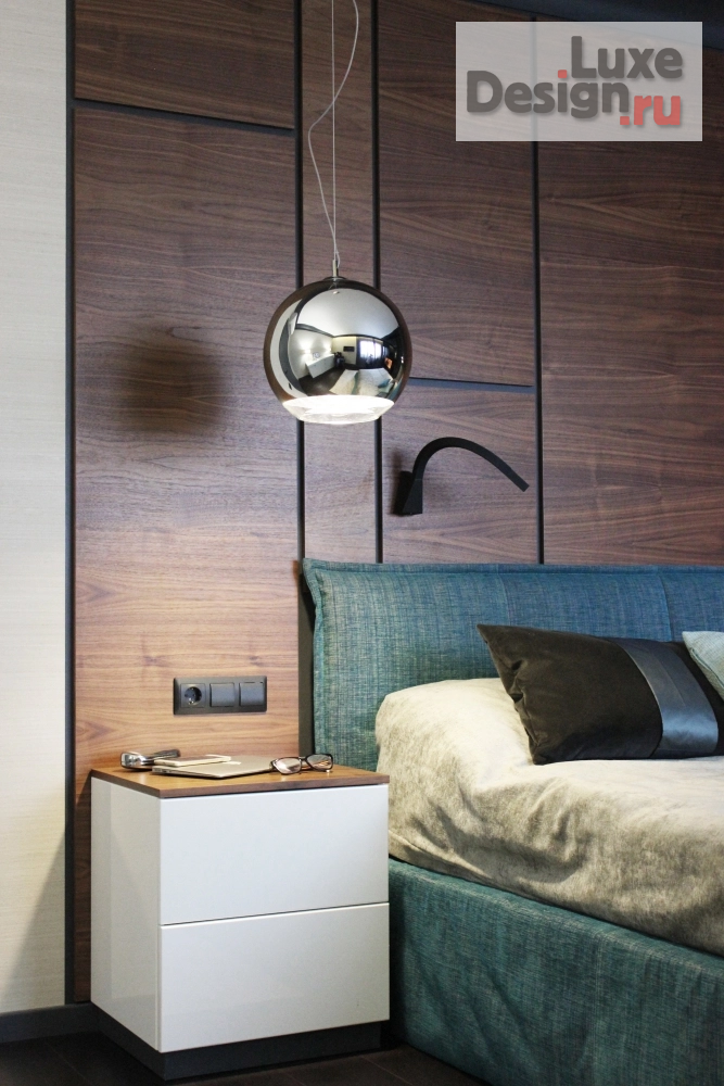 Дизайн интерьера спальни "Черный, дерево и бирюза" (фото 3)