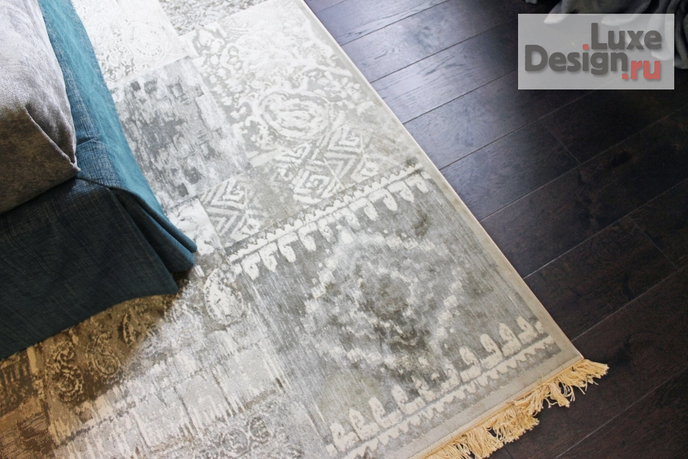 Дизайн интерьера спальни "Черный, дерево и бирюза" (фото 7)