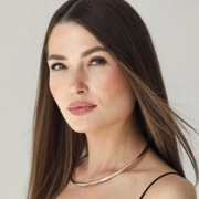 Дизайнер интерьера Мадан Вера